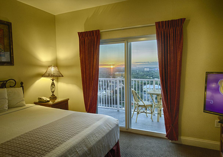 Blue Heron Resort - bedroom