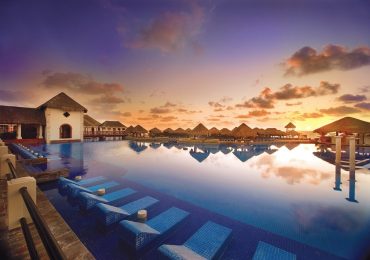 Now Sapphire Riviera Cancun - pool at sunrise